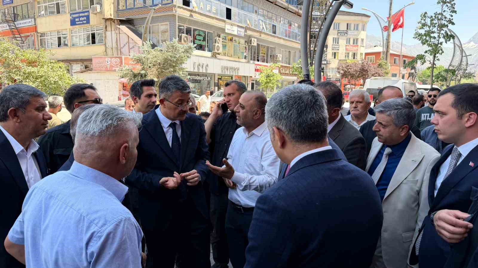 BAKAN YARDIMCISI ALİ ÇELİK’E HAKKARİ’DE SEVGİ SELİ
