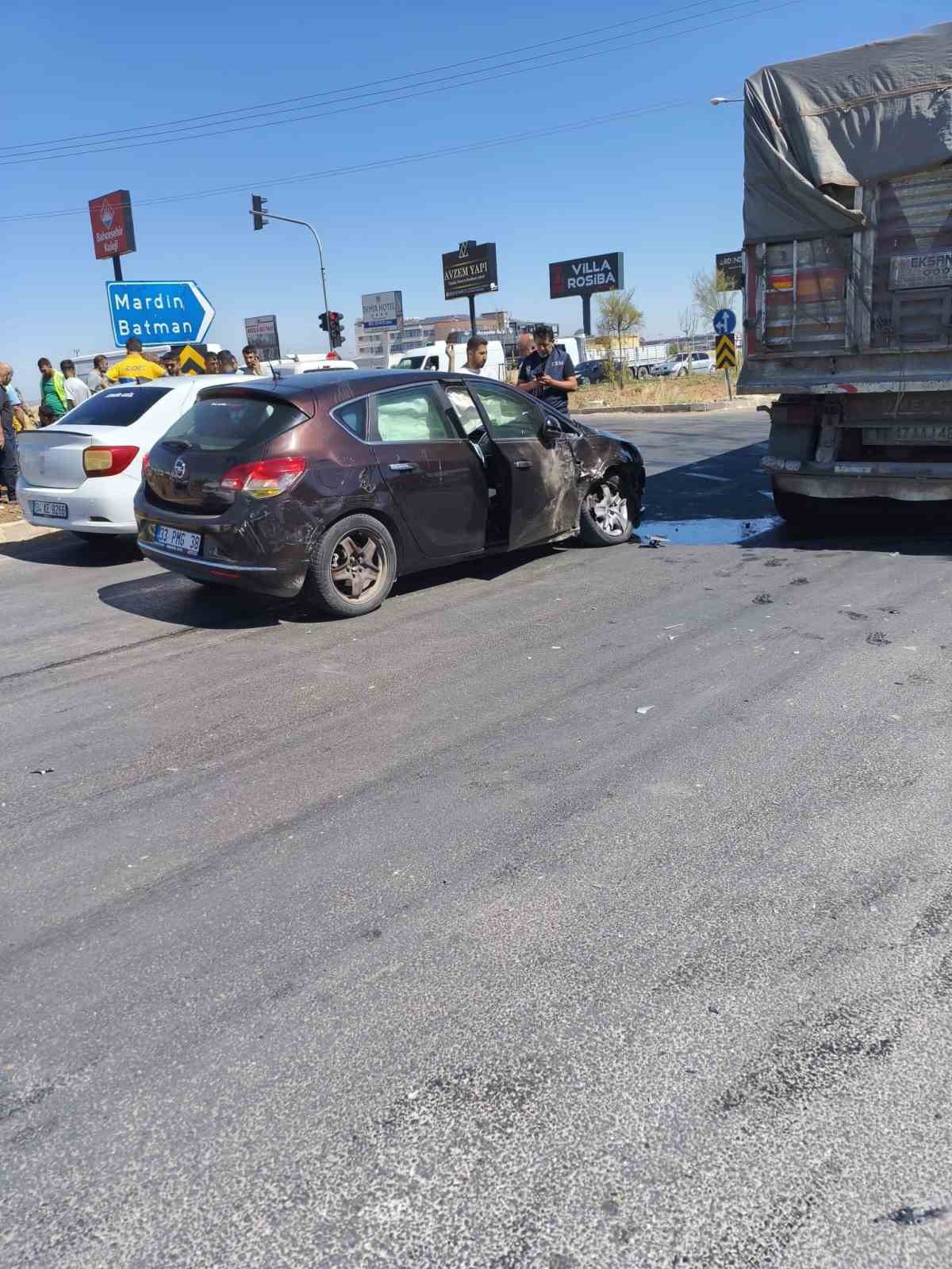DİYARBAKIR’DA TRAFİK KAZASI: 3 YARALI
