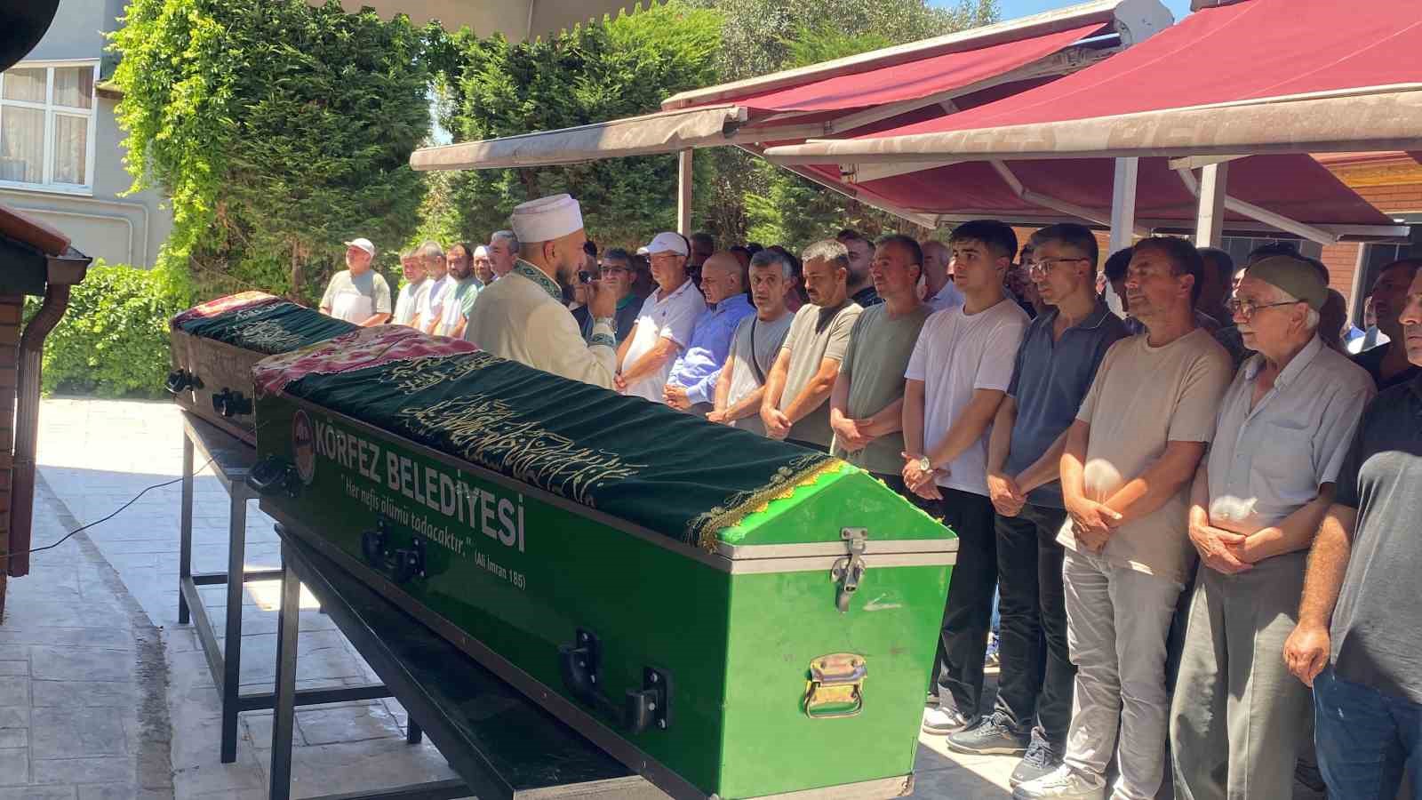 TATİL YOLUNDA CAN VEREN ANNE VE KIZI TOPRAĞA VERİLDİ