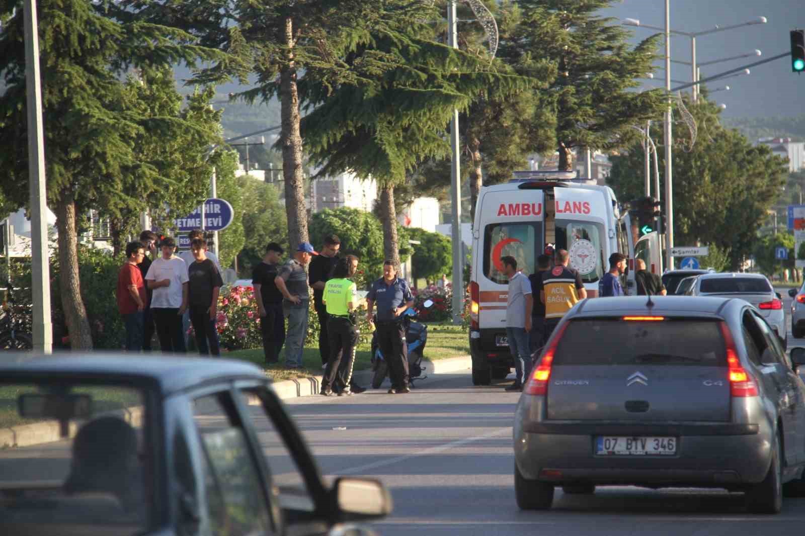 KAZA SONRASINDA DİLİ BOĞAZINA KAÇAN ÇOCUĞU VATANDAŞ KURTARDI