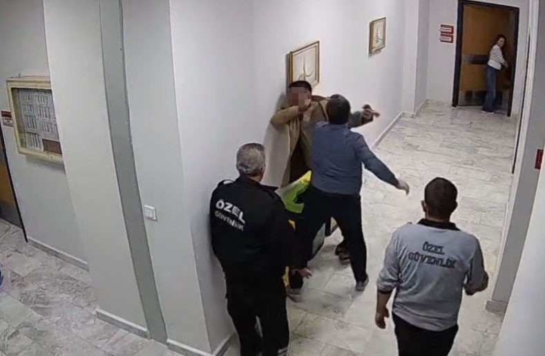 PERSONELİ DARBEDEN HASTANE MÜDÜRÜ AÇIĞA ALINDI