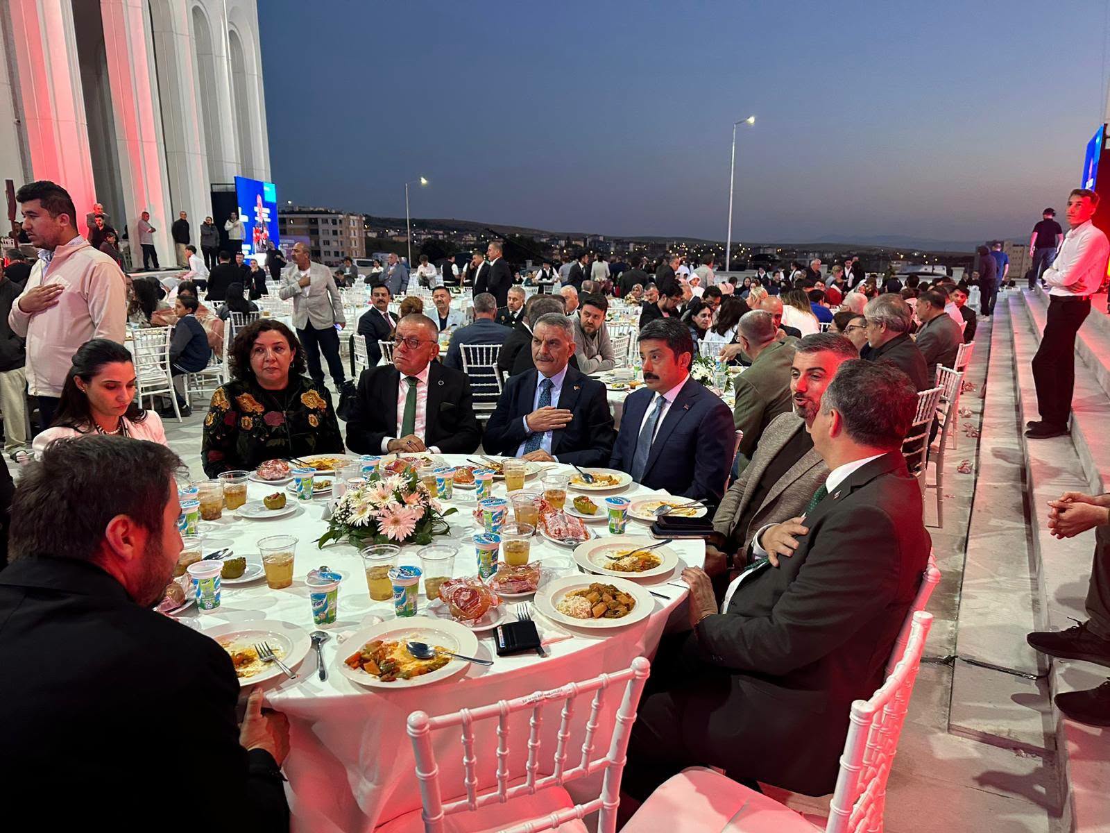 HACIBEKTAŞ ‘ORUÇ AÇMA VE LOKMA PAYLAŞIMI ‘PROĞRAMINA VALİ ÖZKAN DA KATILDI