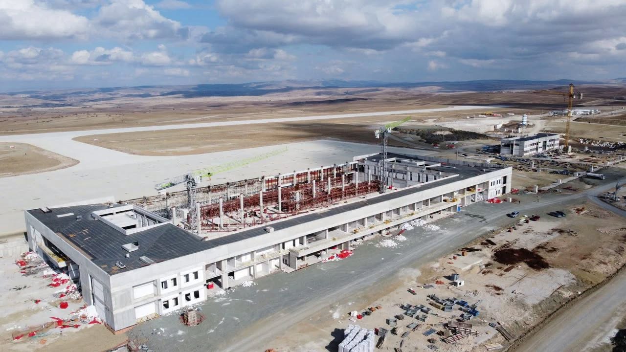 İNŞAATI HIZLA DEVAM EDEN YOZGAT HAVA LİMANI YIL SONU HİZMETE AÇILACAK