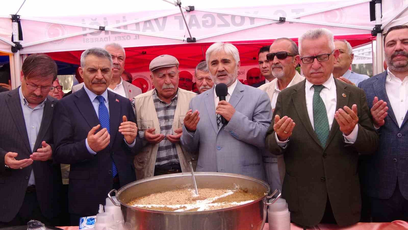YOZGAT’TA DÜZENLENEN AŞURE GÜNÜ PROGRAMI YOĞUN İLGİ GÖRDÜ