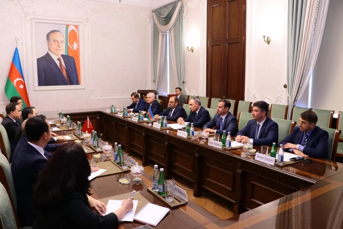 ADALET BAKANI GÜRLEK, AZERBAYCAN BAŞSAVCISI ALİYEV İLE BİR ARAYA GELDİ