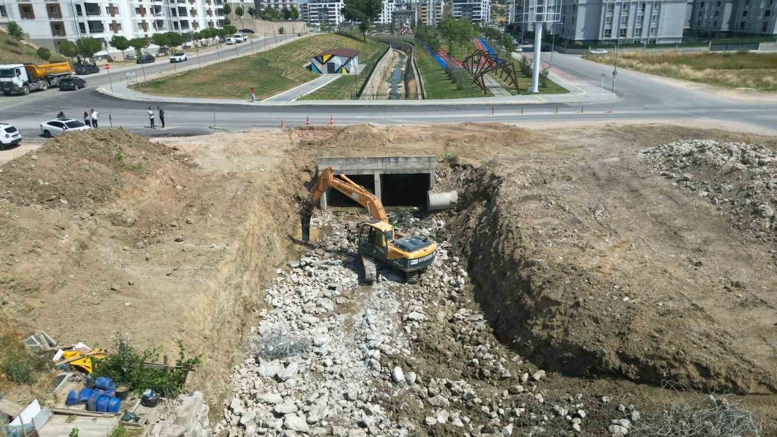BÜYÜKŞEHİR’DEN BALKAN MAHALLESİ’NDE YOĞUN MESAİ