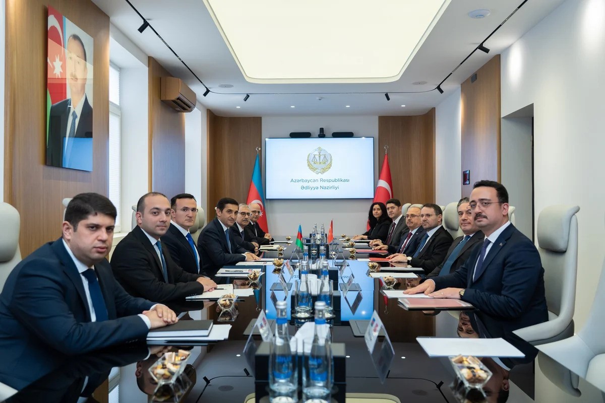 ADALET BAKANI GÜRLEK, AZERBAYCANLI MEVKİDAŞI AHMADOV İLE BİR ARAYA GELDİ