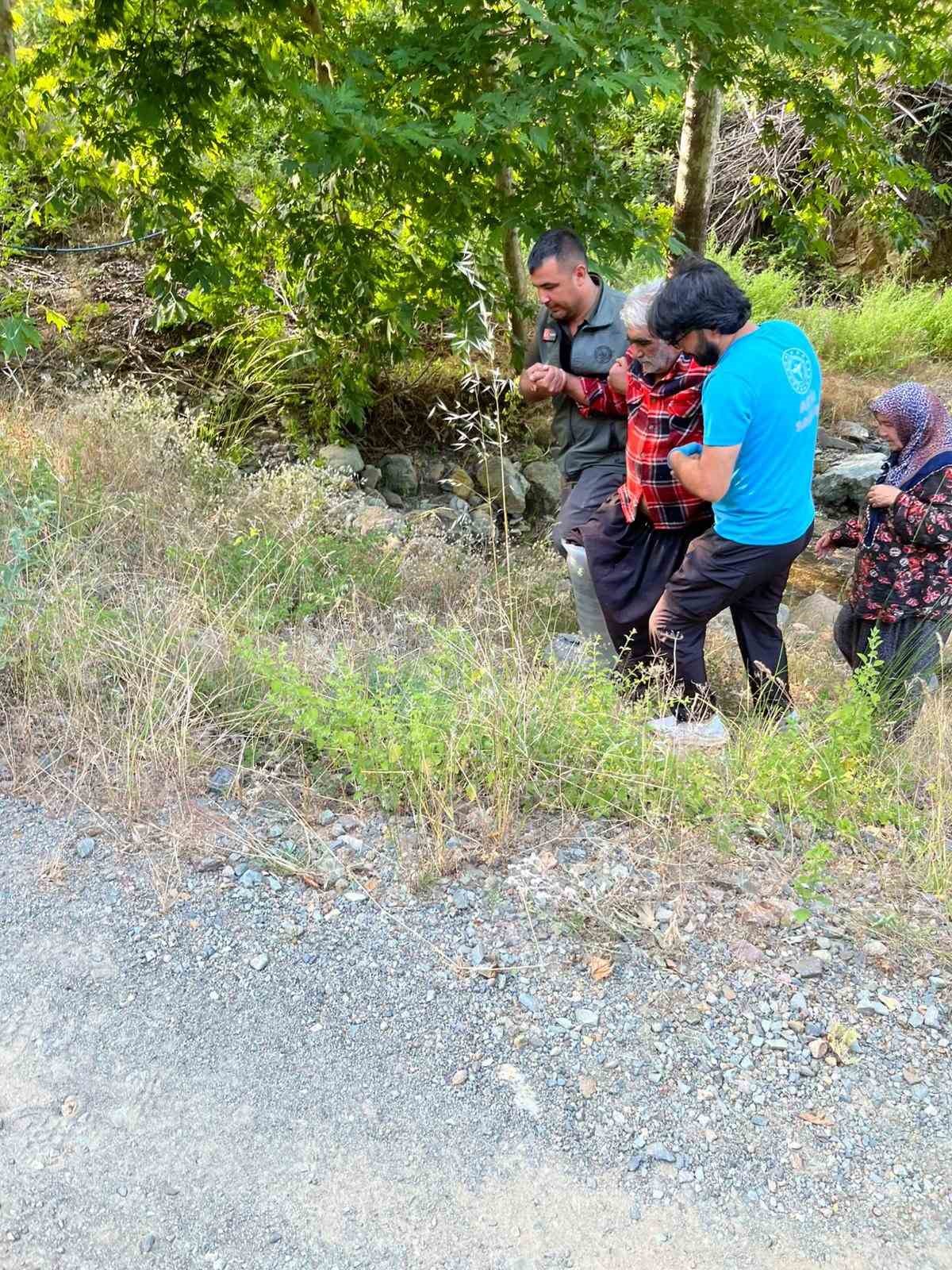 KOZAN’DA KAYALIKLARDAN DÜŞEN ŞAHSI ORMAN EKİPLERİ KURTARDI