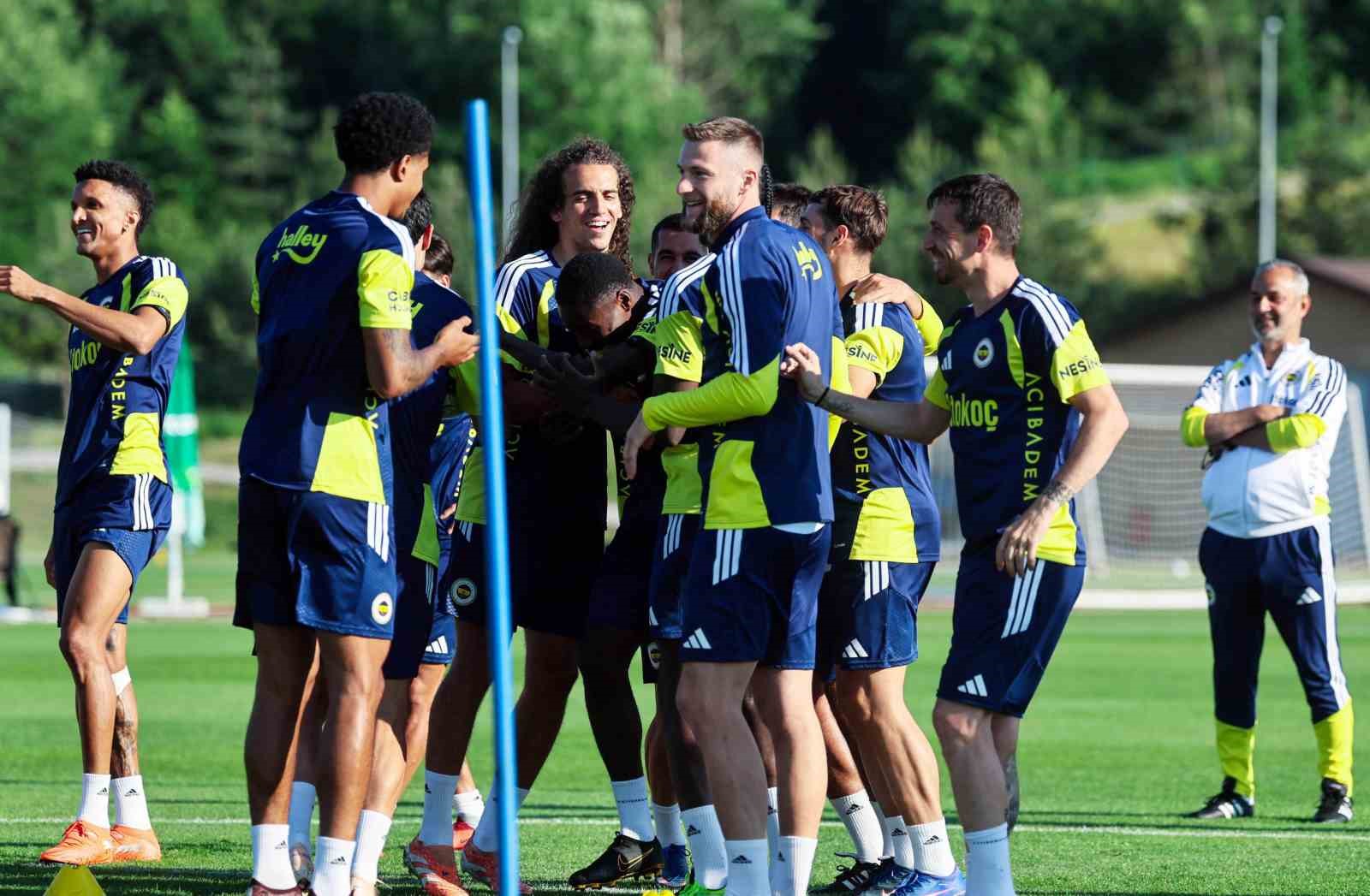 FENERBAHÇE, ÖNCE SALONDA SONRA SAHADA ÇALIŞTI