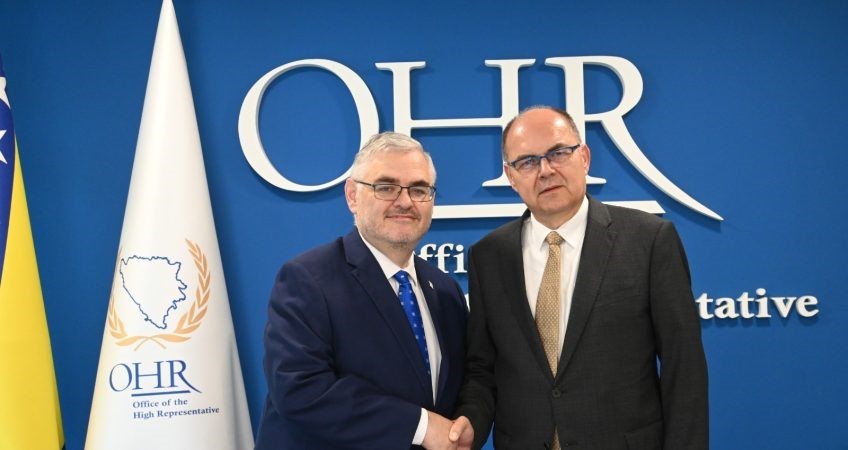 BOSNA HERSEK YÜKSEK TEMSİLCİLİĞİ’NE GEÇİCİ OLARAK ABD’Lİ DİPLOMAT CRİSHOCK ATANDI