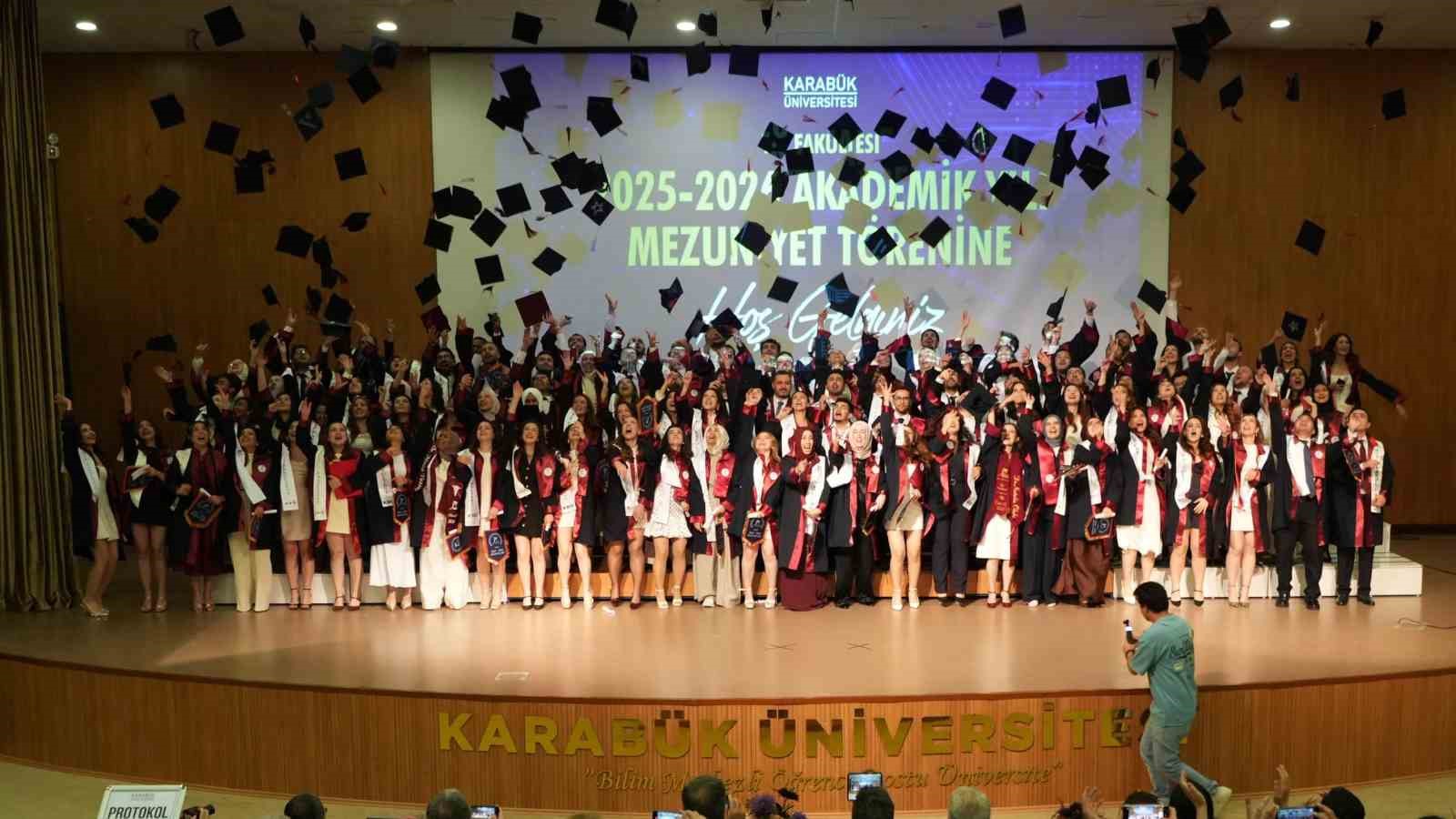 KBÜ TIP FAKÜLTESİ MEZUNLARI HEKİMLİK HAYATINA İLK ADIMINI ATTI