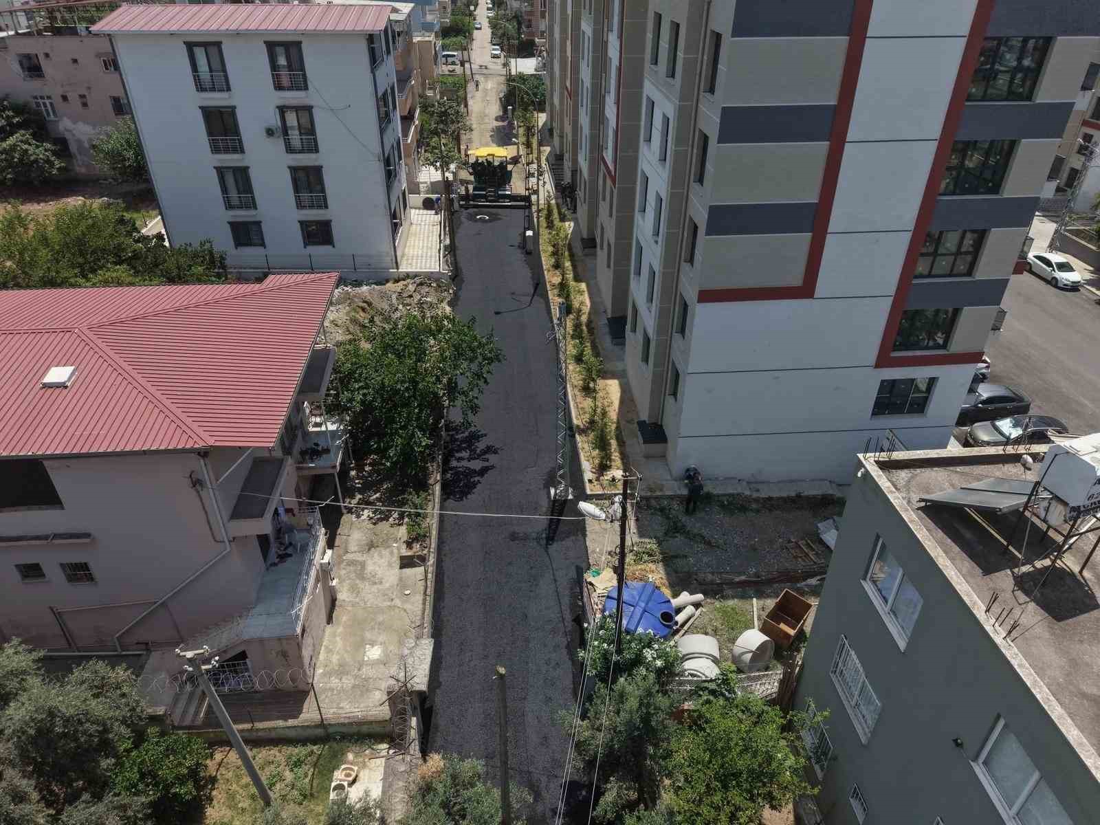 İSKENDERUN BELEDİYESİ, BİR HAFTADA 4 BİN 768 TON SICAK ASFALT SERİMİ GERÇEKLEŞTİRDİ