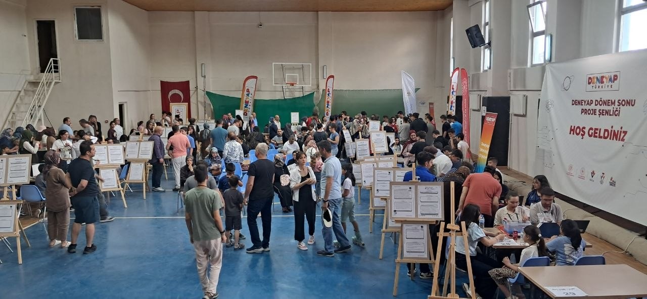 ERZİNCAN’DA BİLİM VE TEKNOLOJİ RÜZGÂRI: 28 PROJE JÜRİ KARŞISINA ÇIKTI