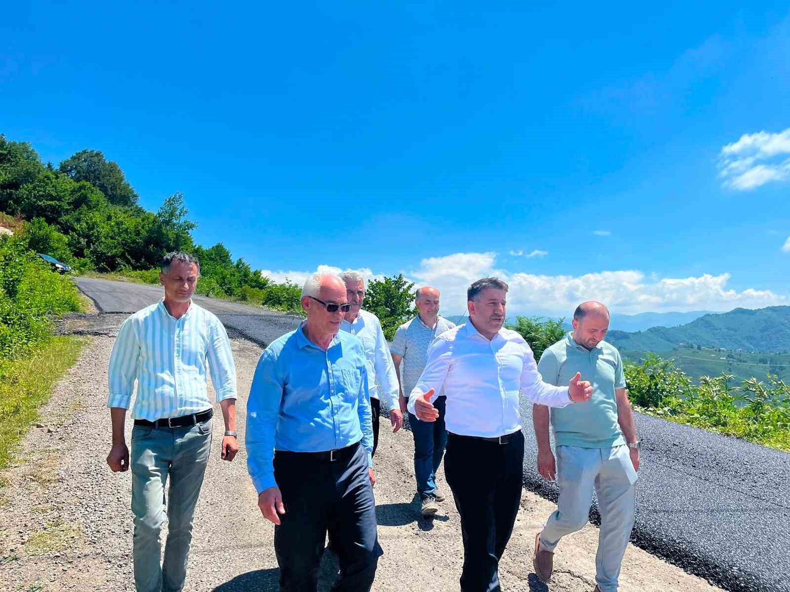 ULUBEY’DE SICAK ASFALT VE BETON YOL ÇALIŞMALARI DEVAM EDİYOR