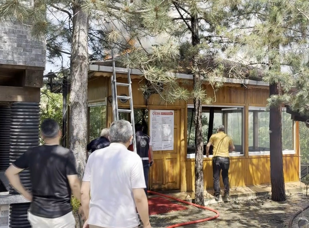 KASTAMONU’DA TESİSTE ÇIKAN YANGIN ORMANA SIÇRAMADAN SÖNDÜRÜLDÜ