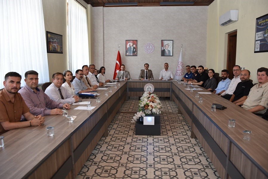 SALİHLİ’DE BAĞIMLILIKLA MÜCADELE BİR KEZ DAHA MASAYA YATIRILDI