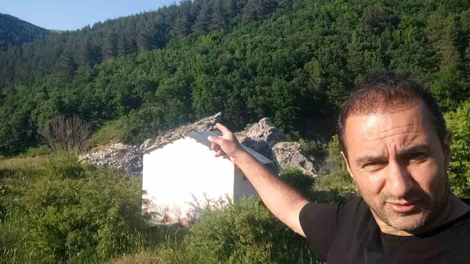 ANNE AYI VE 3 YAVRUSU ARAZİDE GÖRÜNTÜLENDİ