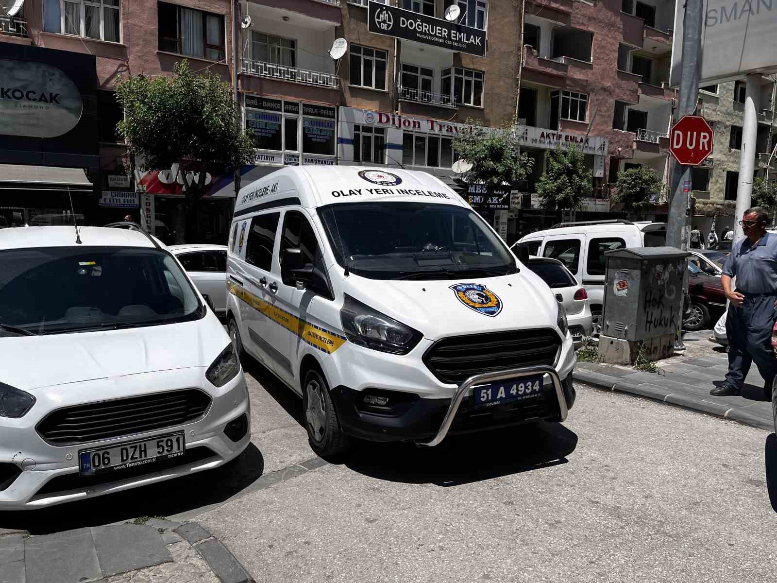 53 YAŞINDAKİ ADAM OTEL ODASINDA ÖLÜ BULUNDU