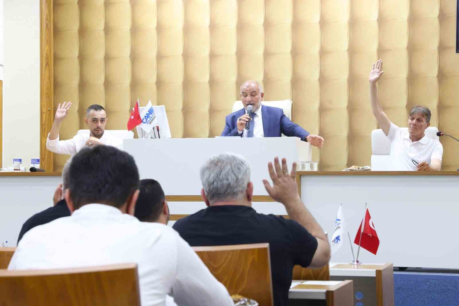 BAŞKAN SANDIKÇI: "ESER VE HİZMET SEFERBERLİĞİMİZİ KARARLILIKLA SÜRDÜRÜYORUZ"