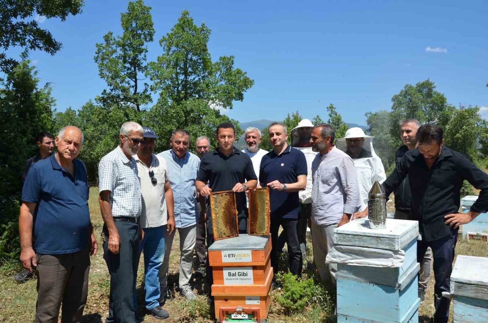 EMET KAYMAKAMI BAŞKAPAN, ARICILARLA BİR ARAYA GELDİ