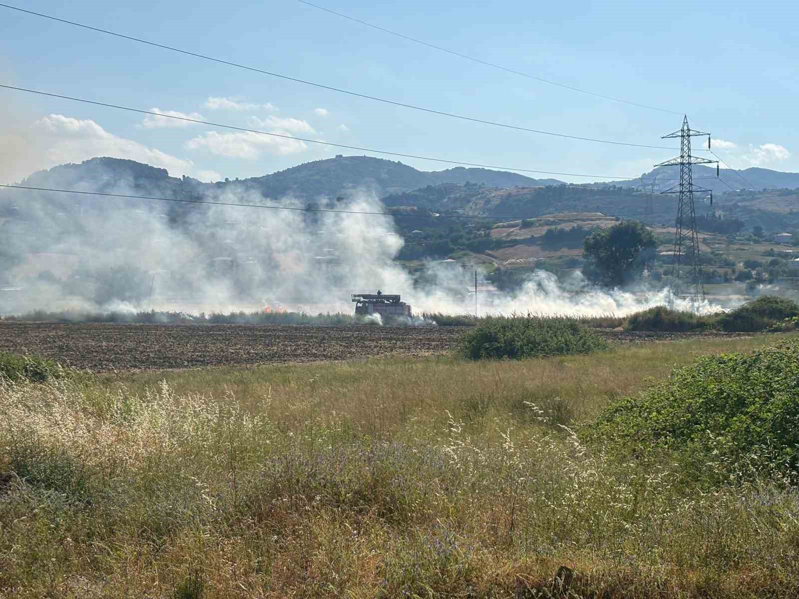 SAMSUN’DA SAMANLIK ALANDA ÇIKAN YANGIN SÖNDÜRÜLDÜ