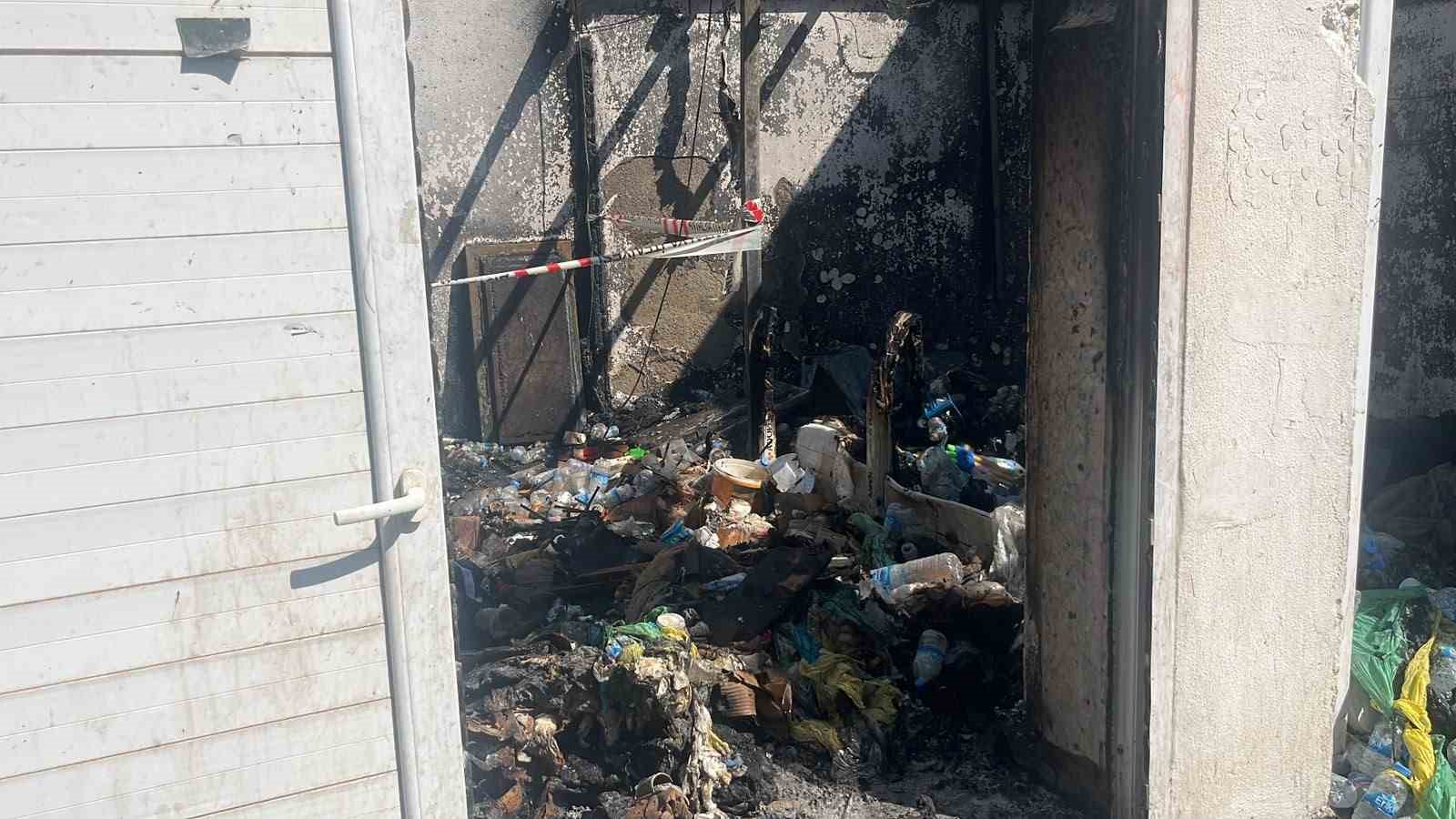 ALANYA’DA 5 YILDIZLI OTELİN GERİ DÖNÜŞÜM DEPOSUNDAKİ YANGIN KORKUTTU
