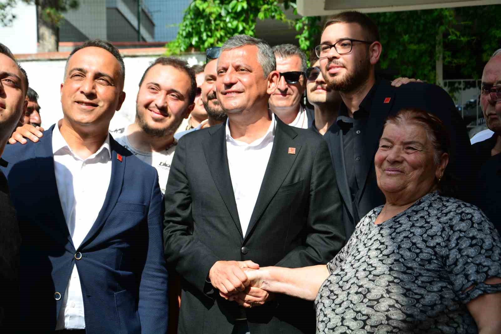 ÖZGÜR ÖZEL’DEN ESKİ MİLLETVEKİLİ KÖSE’YE BAŞSAĞLIĞI ZİYARETİ