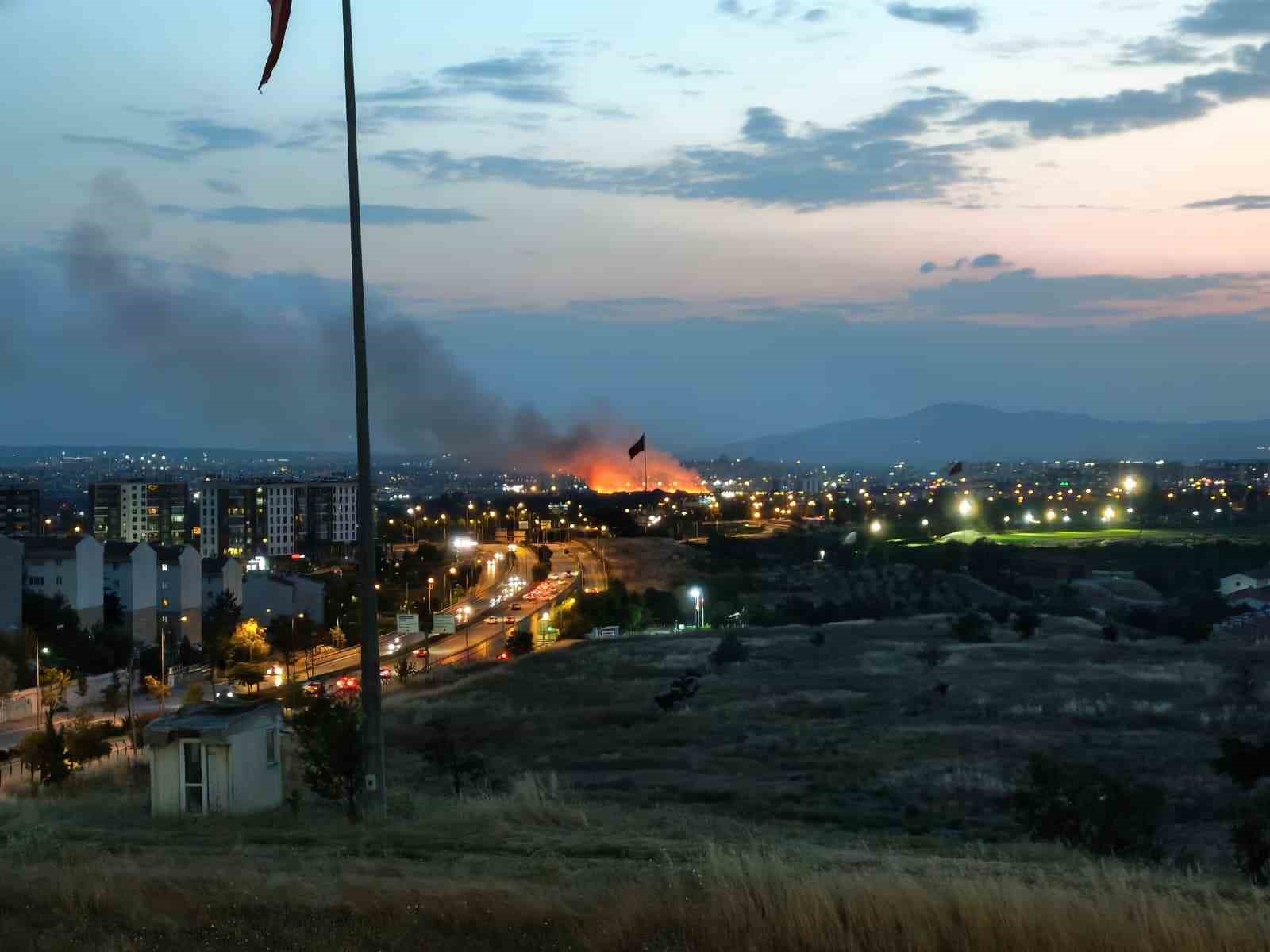ANKARA’DA OTLUK ARAZİDE YANGIN