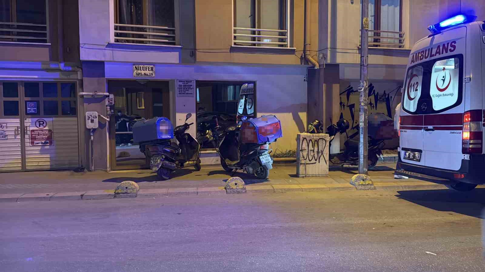 ESKİŞEHİR’DE MOTOSİKLET OTOMOBİLE ÇARPTI: 1 YARALI