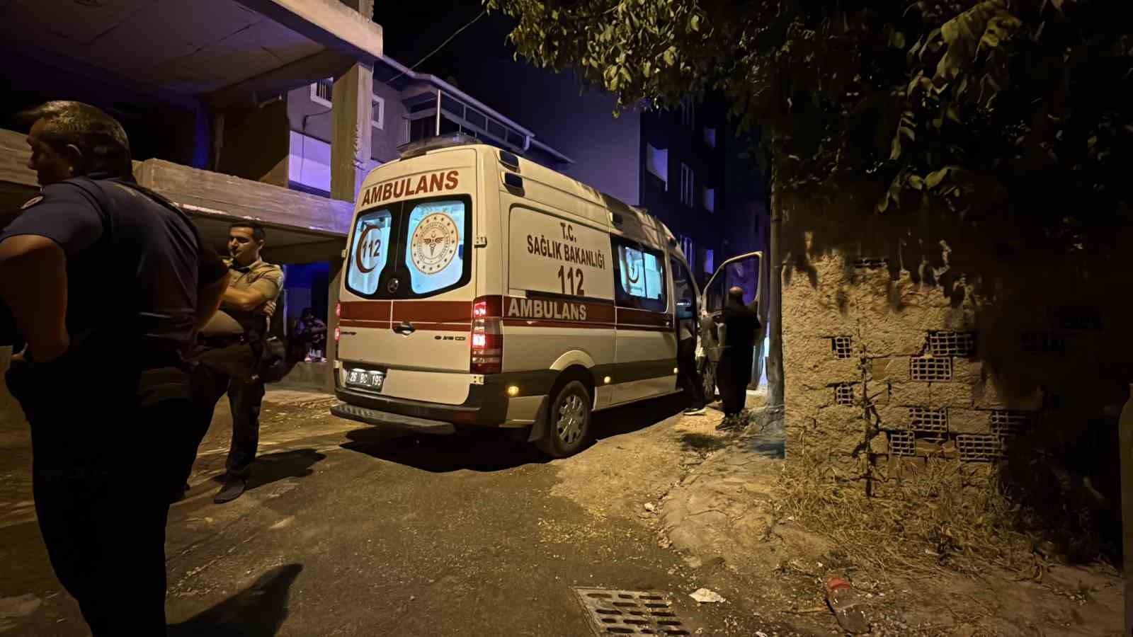 SEVGİLİSİ İLE TARTIŞIP KENDİNİ BIÇAKLAMAYA ÇALIŞAN ŞAHIS EKİPLERİ HARAKETE GEÇİRDİ
