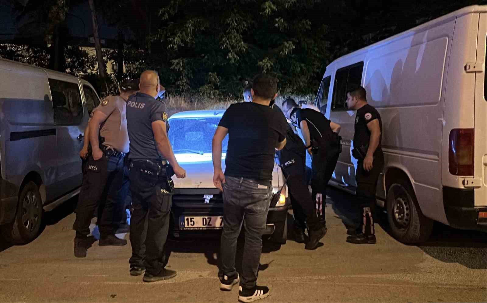 BURDUR’DA ARACIN İÇİNDE HAREKETSİZ BULUNAN GENÇ HASTANEDE HAYATINI KAYBETTİ