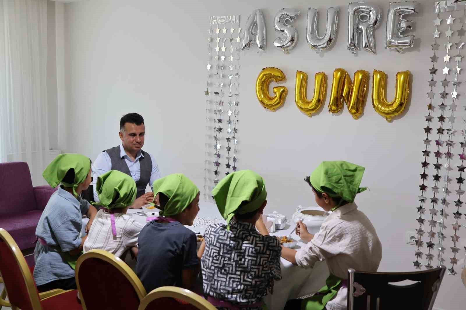 KORUMA ALTINDAKİ ÇOCUKLAR AŞURE YAPTI