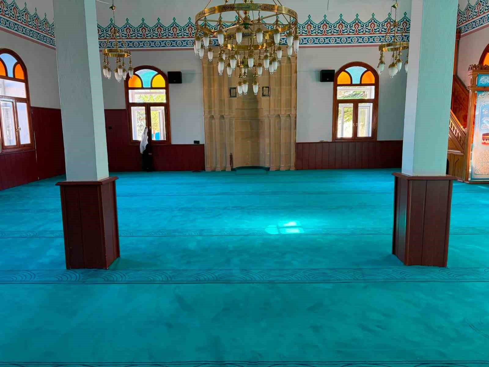 YENİLENEN GÖKÇEDERE MERKEZ CAMİİ İBADETE AÇILDI