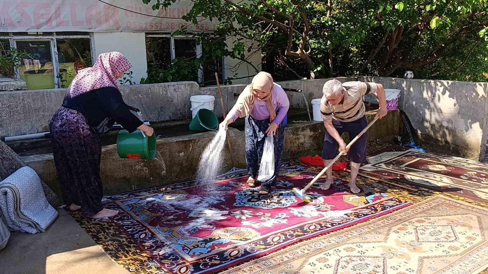 YOZGAT’TA GELENEKSEL HALI YIKAMA MESAİSİ BAŞLADI