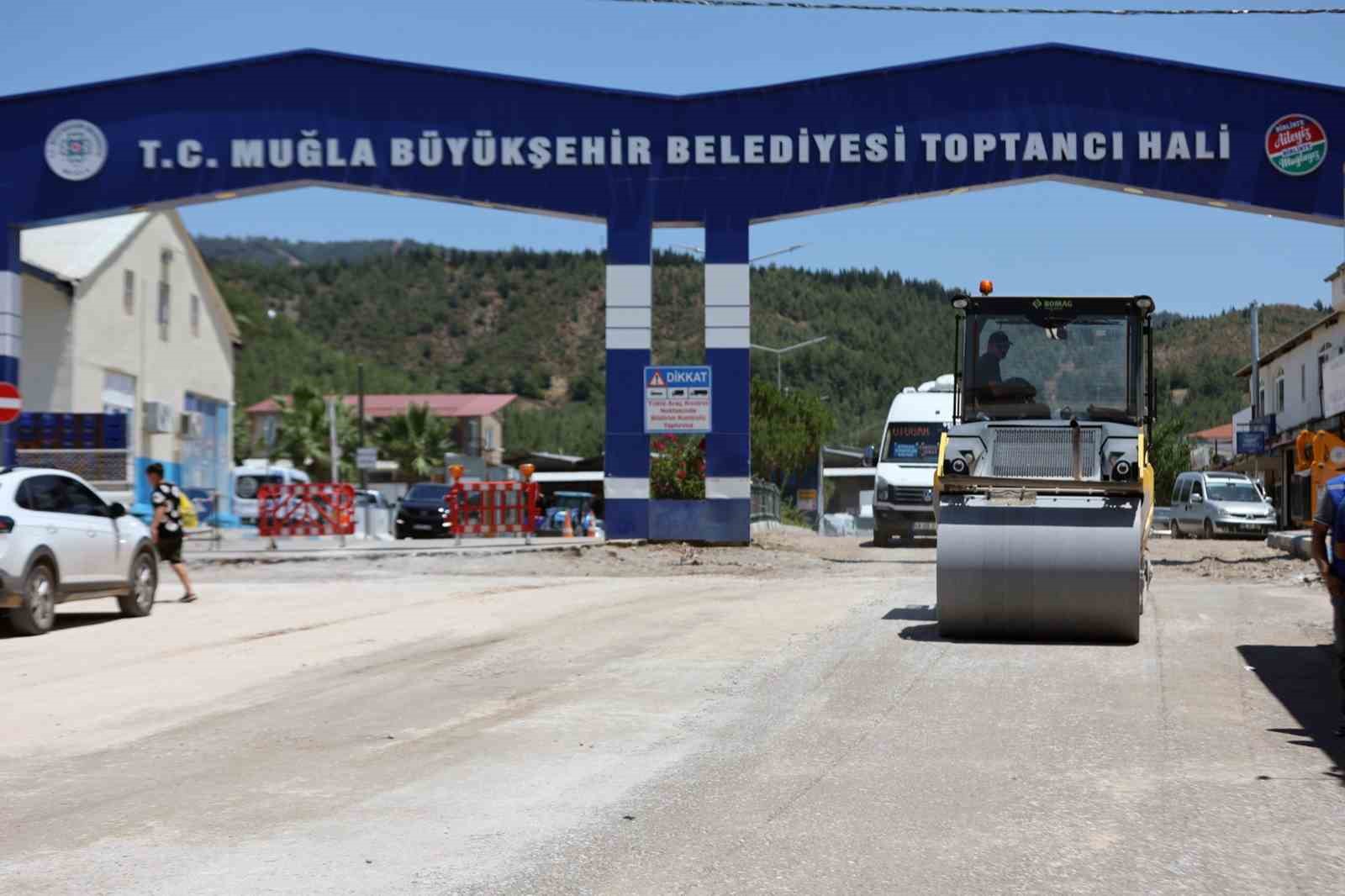 FETHİYE TOPTANCI HAL BÖLGESİNDE YOLLAR YENİLENİYOR