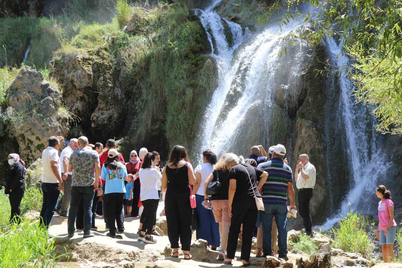 AVRUPA’NIN SICAĞINDAN KAÇAN GURBETÇİLER GİRLEVİK’E AKIN ETTİ