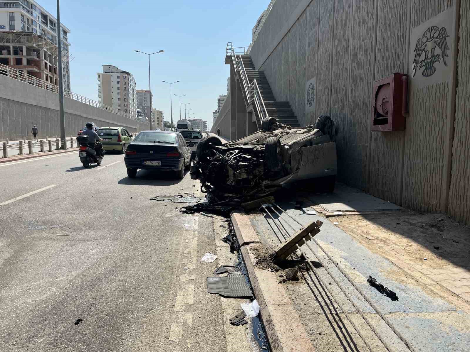 KONTROLDEN ÇIKAN OTOMOBİL TAKLA ATTI: 1 YARALI