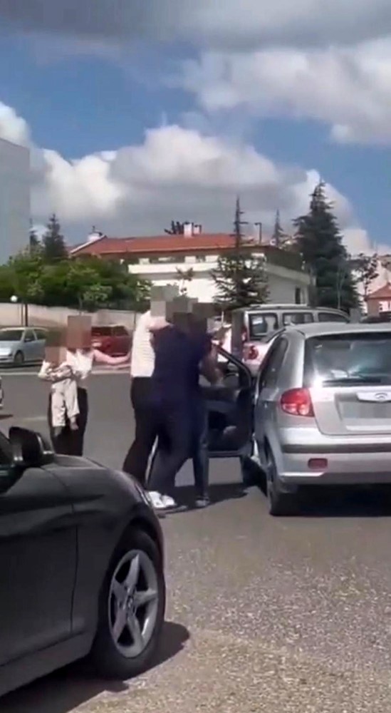 TRAFİKTE ARACINDAN İNEREK SÜRÜCÜYE SALDIRAN ŞAHSA 180 BİN TL CEZA