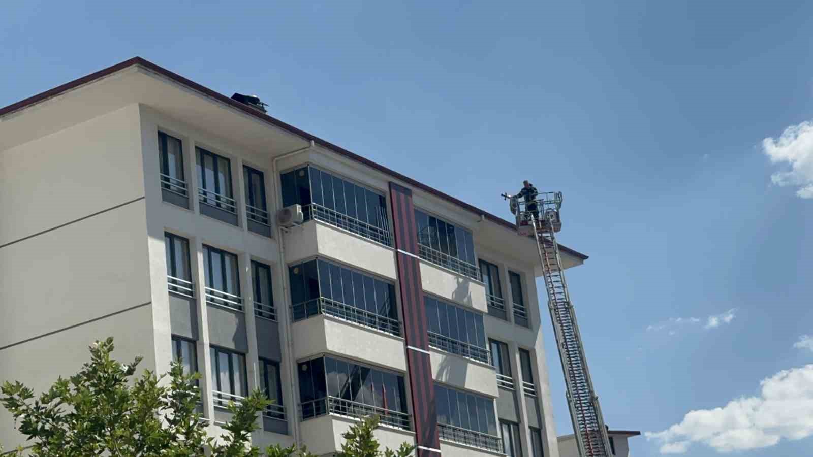 ELAZIĞ’DA 7 KATLI BİNADA BACA YANGINI