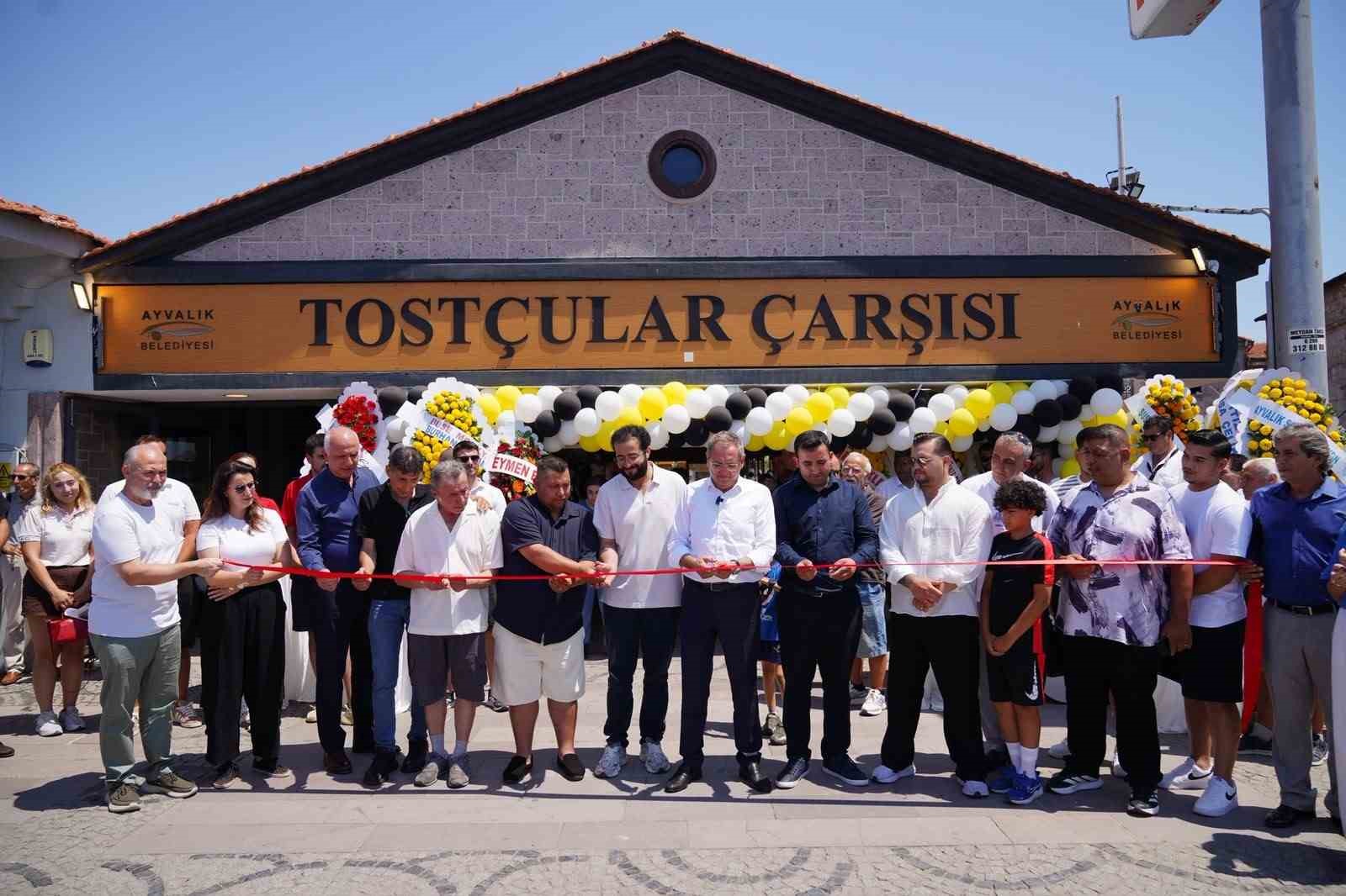TARİHİ AYVALIK TOSTÇULAR ÇARŞISINDA ÖRNEK İŞ BİRLİĞİ