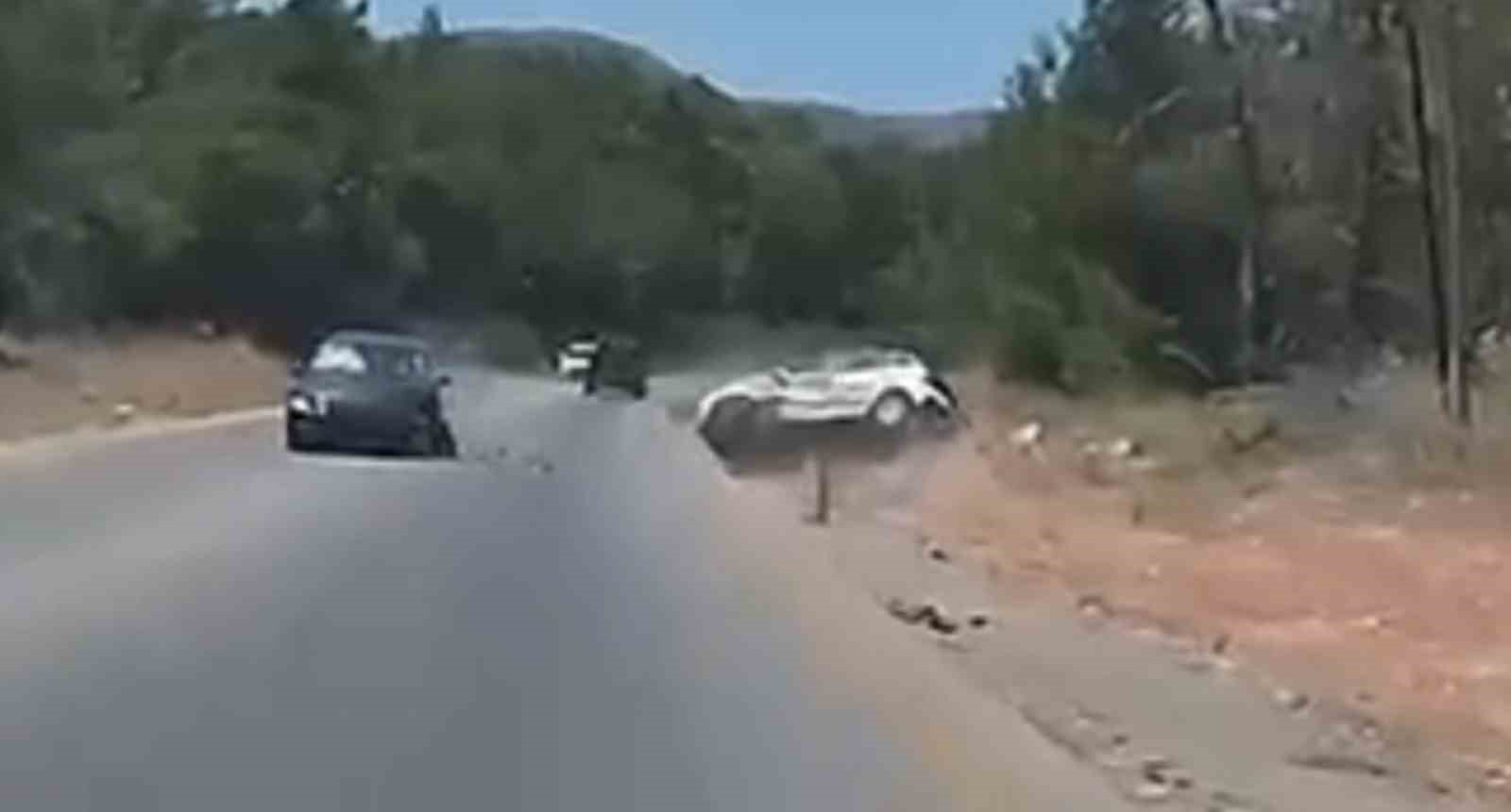 BODRUM’DA 2 KİŞİNİN YARALANDIĞI KAZA ANI KAMERADA