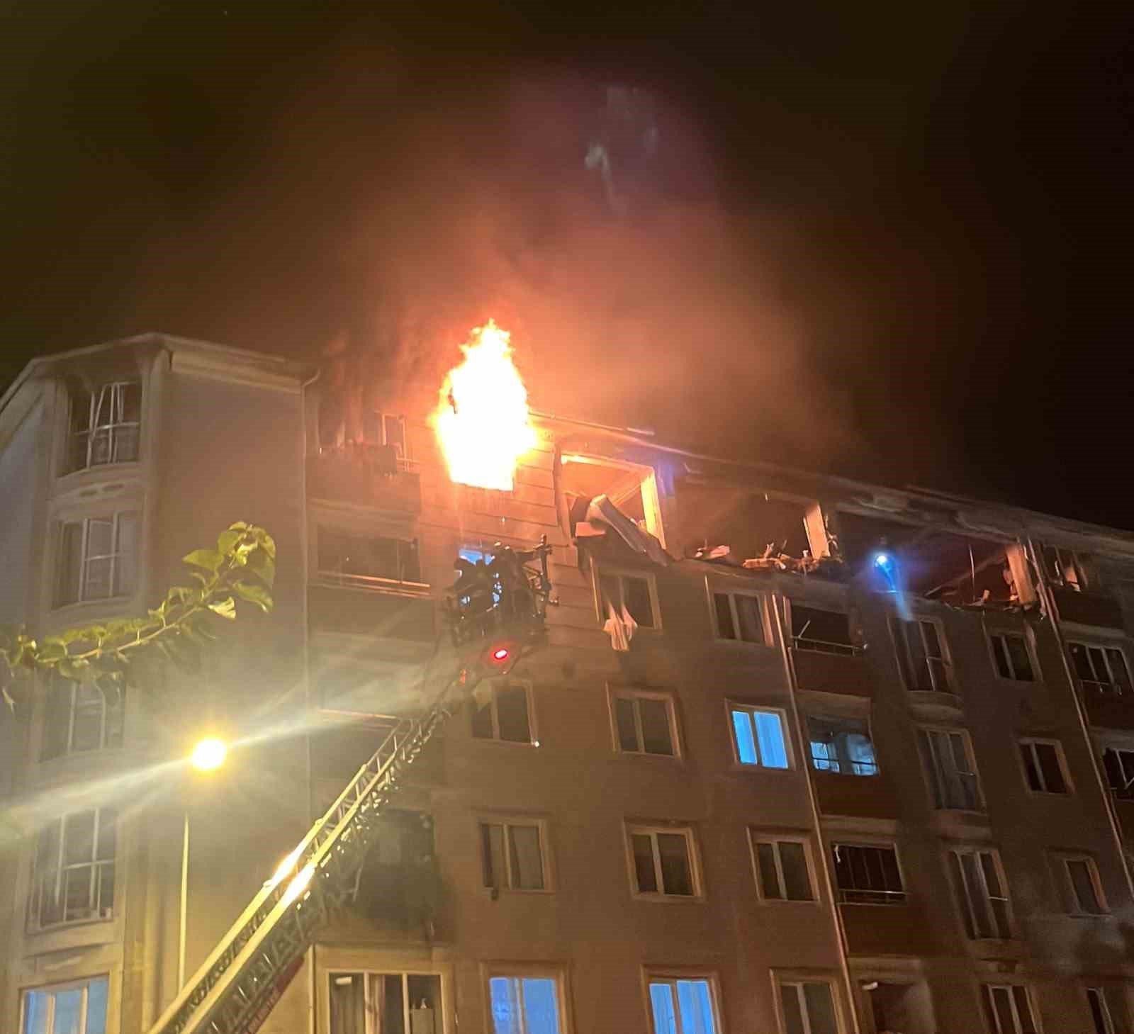 ÇORLU’DA DOĞAL GAZ KAYNAKLI PATLAMA FACİASI: 2 ÖLÜ, 5 YARALI