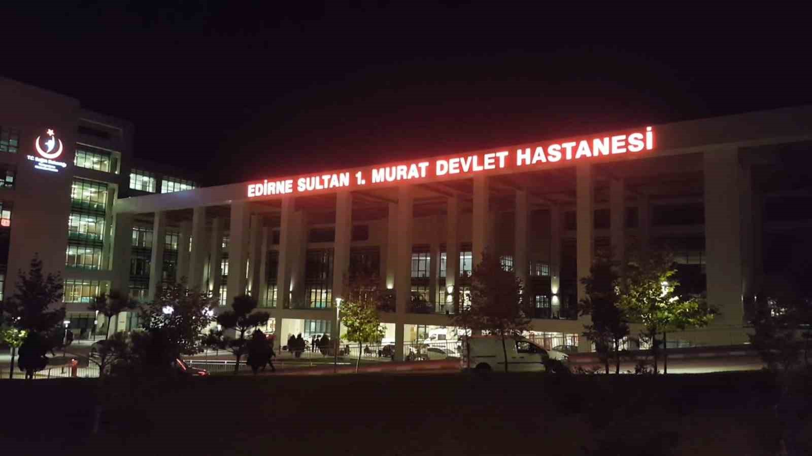 İPSALA’DA AHIRA YILDIRIM DÜŞTÜ: 3 BÜYÜKBAŞ HAYVAN TELEF OLDU, ÇİFTLİK SAHİBİ YARALANDI