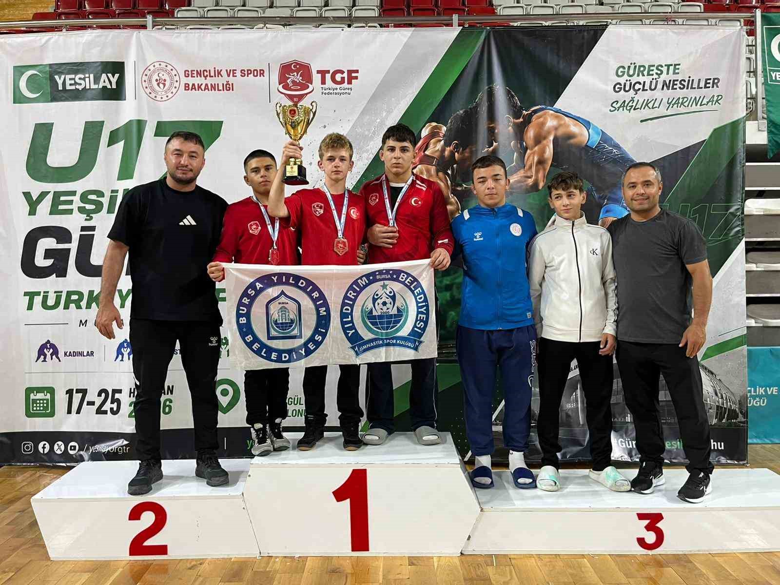 GÜREŞTE YILDIRIM FIRTINASI