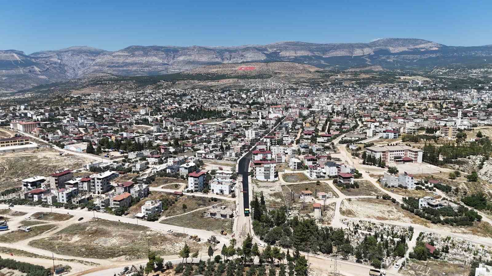 MUT’TA YAĞIŞIN BOZDUĞU YOLLAR YENİLENDİ