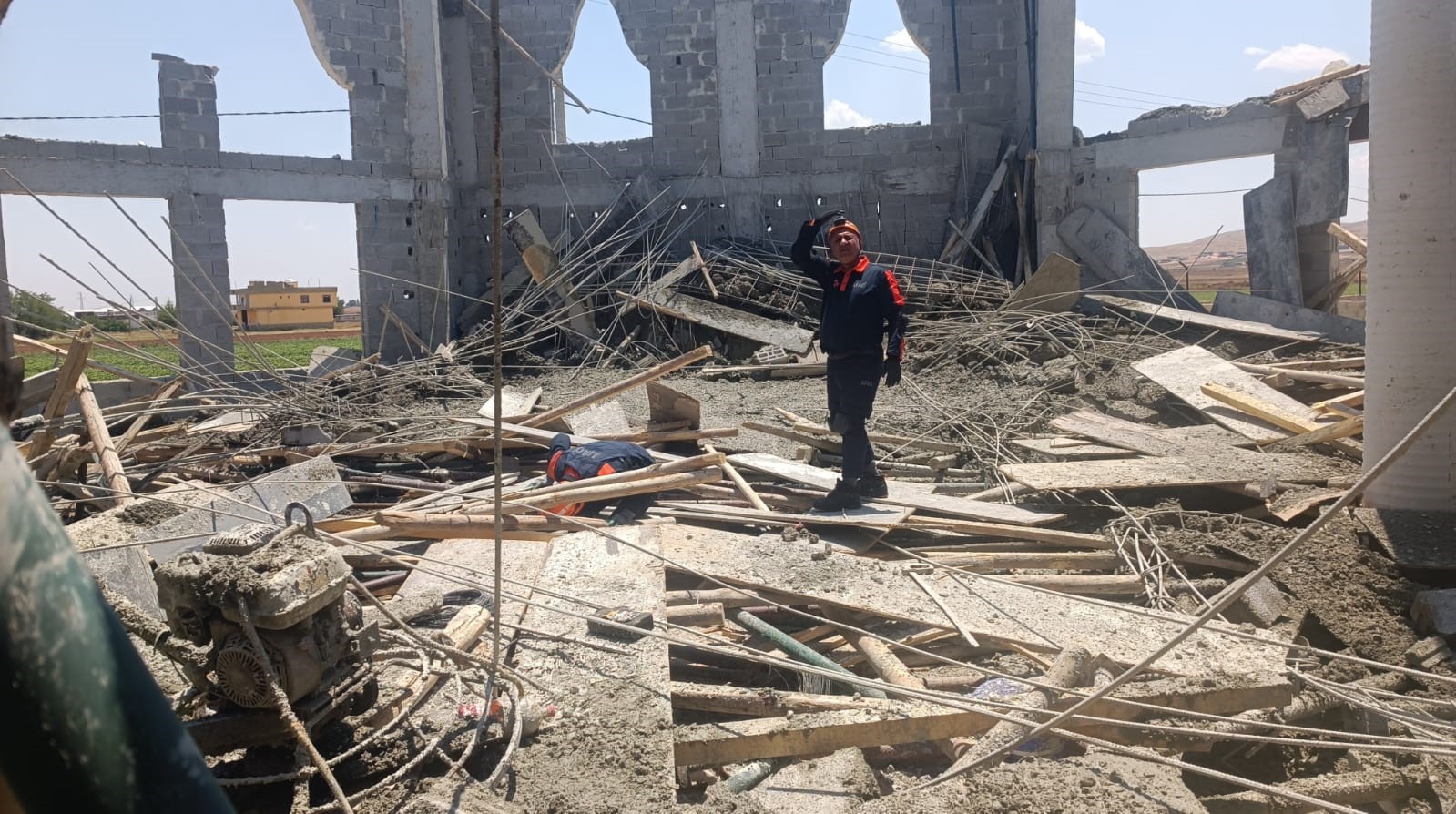 ŞANLIURFA’DA CAMİ İNŞAATINDAKİ ÇÖKMEDE 3 İŞÇİ YARALANDI