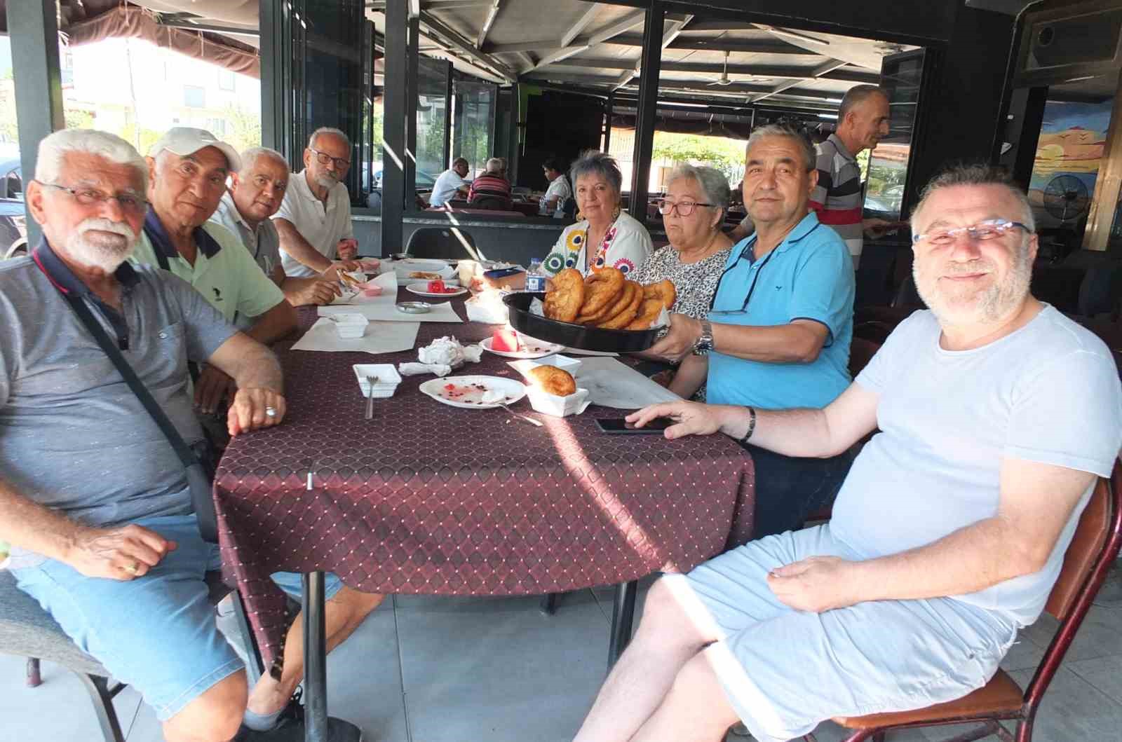 BURHANİYE’DE GAZETECİ ŞENOL TORLAK İÇİN LOKMA HAYRI DÜZENLENDİ