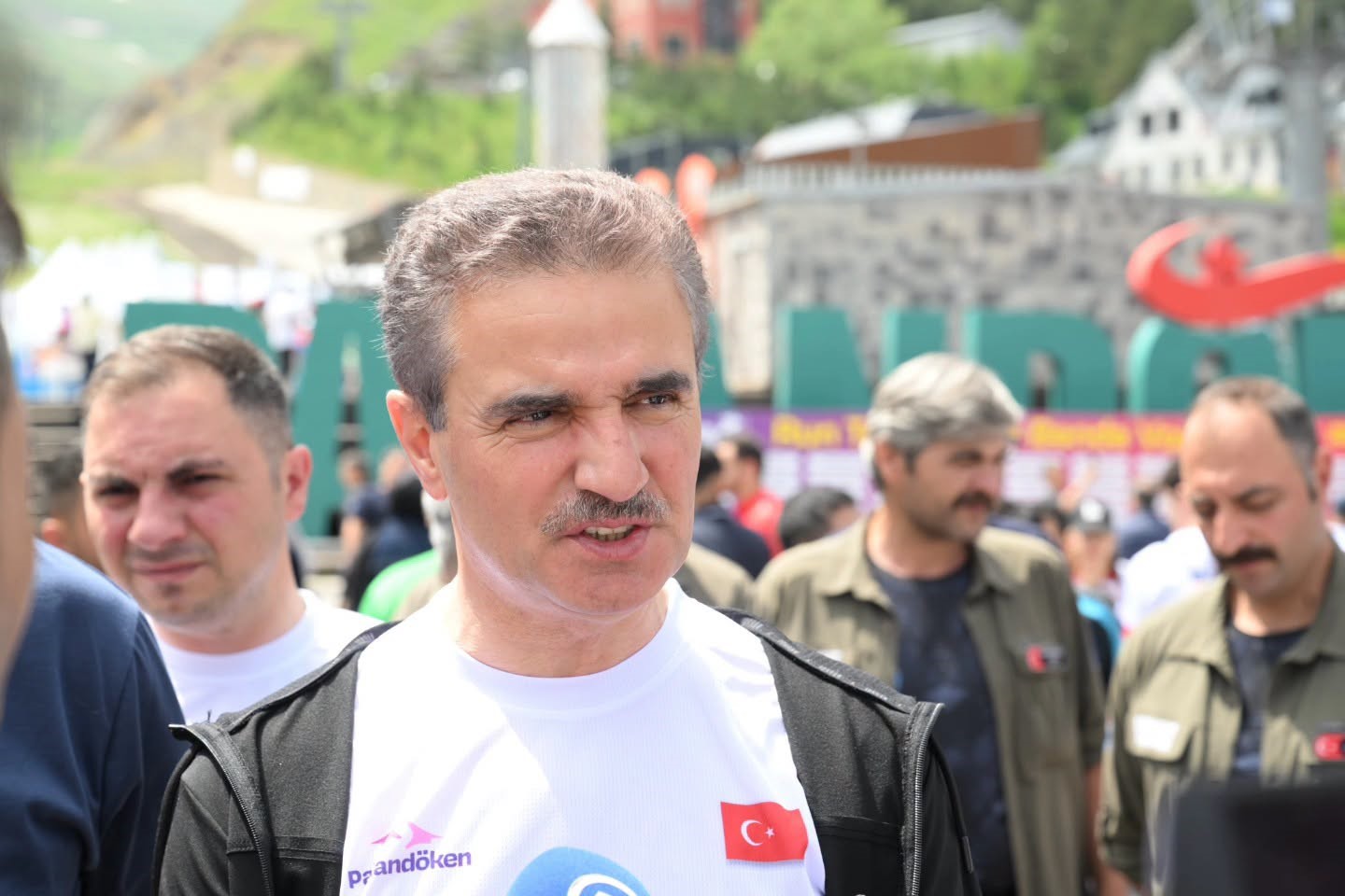 VALİ BARUŞ, PALANDÖKEN’DE "RUN TO STARS" YÜRÜYÜŞÜNE KATILDI
