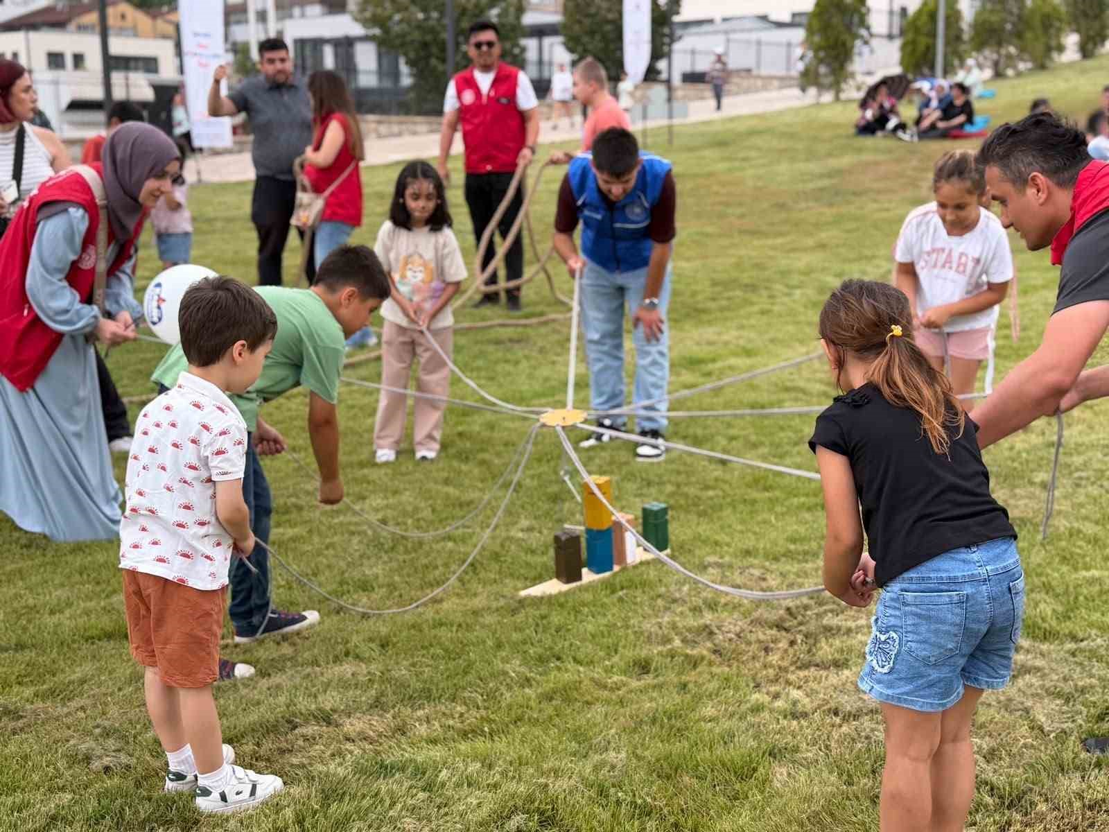 KARABÜK’TE ÇOCUKLAR KARNE FESTİVALİNDE DOYASIYA EĞLENDİ