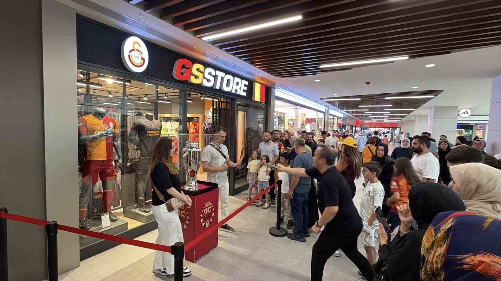 GALATASARAY’IN ŞAMPİYONLUK KUPASINA DÜZCE’DE YOĞUN İLGİ